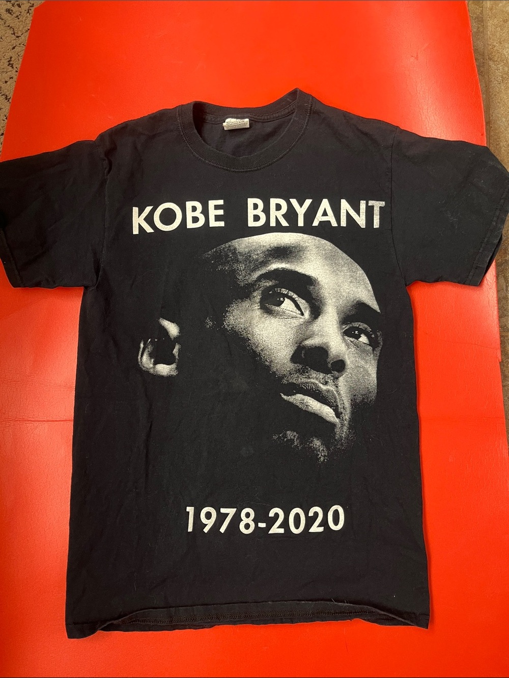 Kobe Bryant Memorial Graphic Tee - Black & White